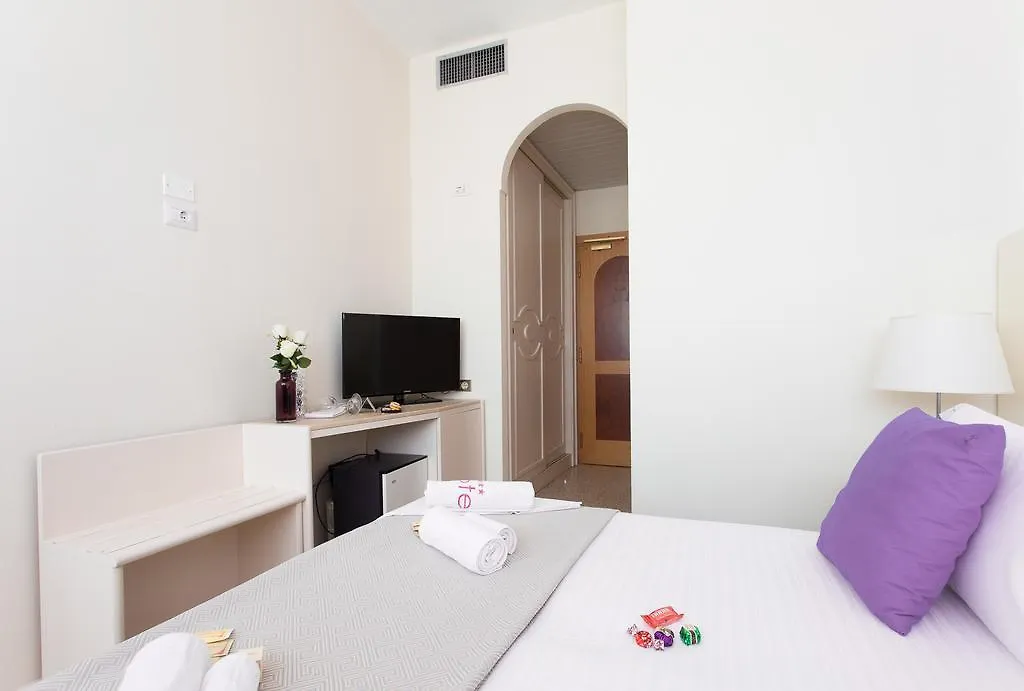 Hotel Ambra - Fronte Mare - Vicinissimi Al Centro Milano Marittima