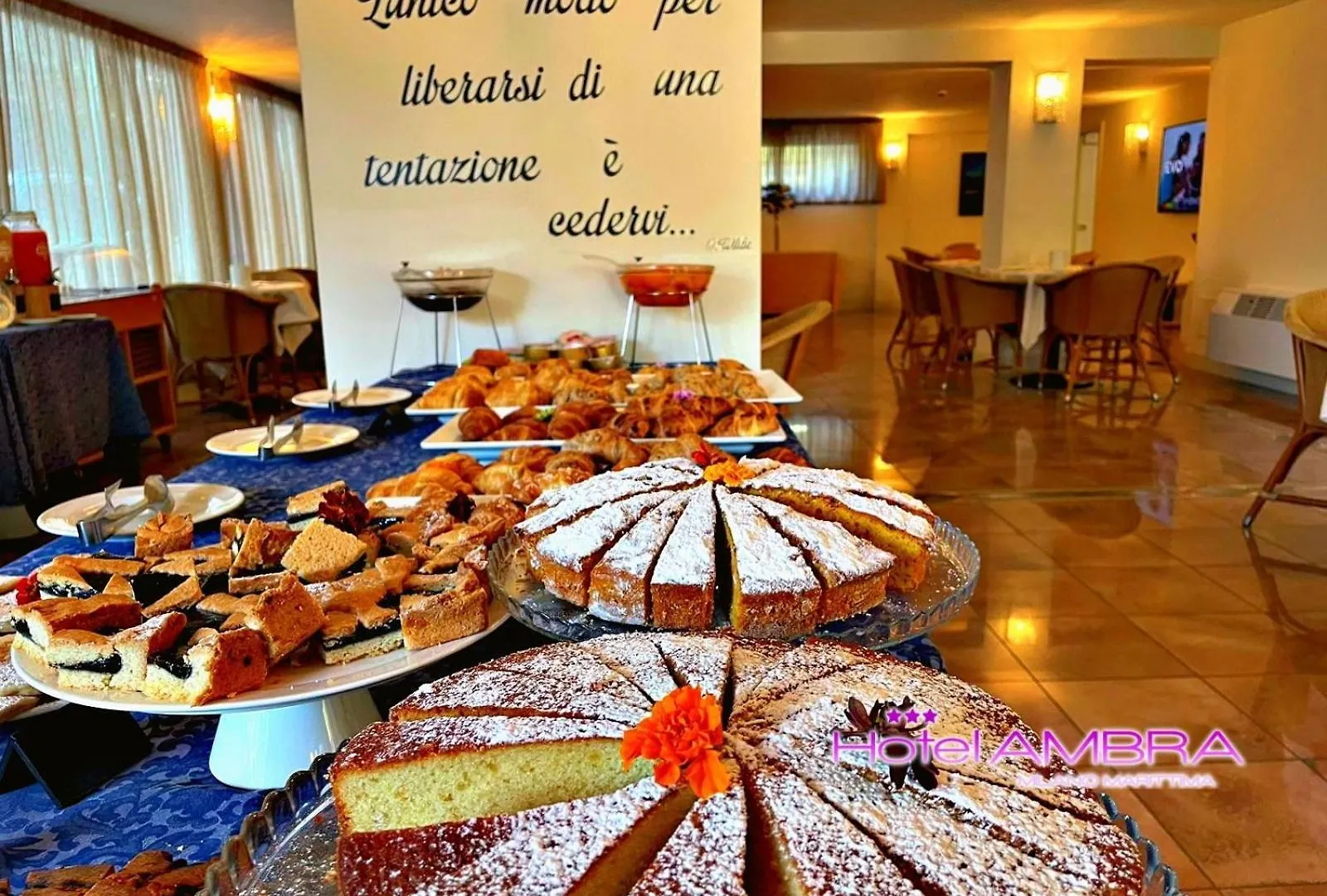 Hotel Ambra - Fronte Mare - Vicinissimi Al Centro Milano Marittima 3*,  Italy