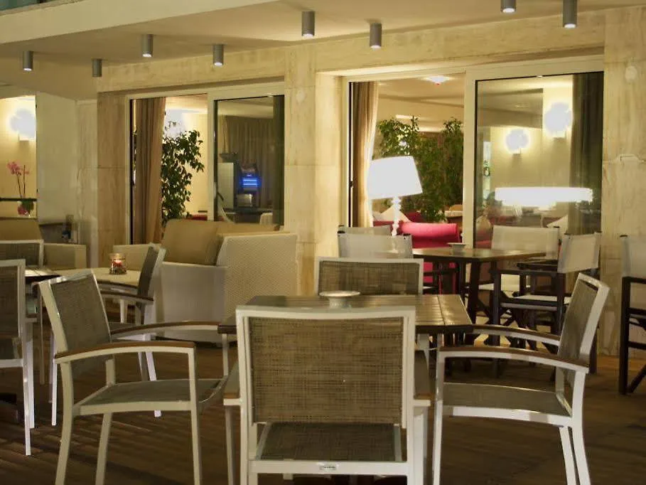 Hotel Ambra - Fronte Mare - Vicinissimi Al Centro Milano Marittima