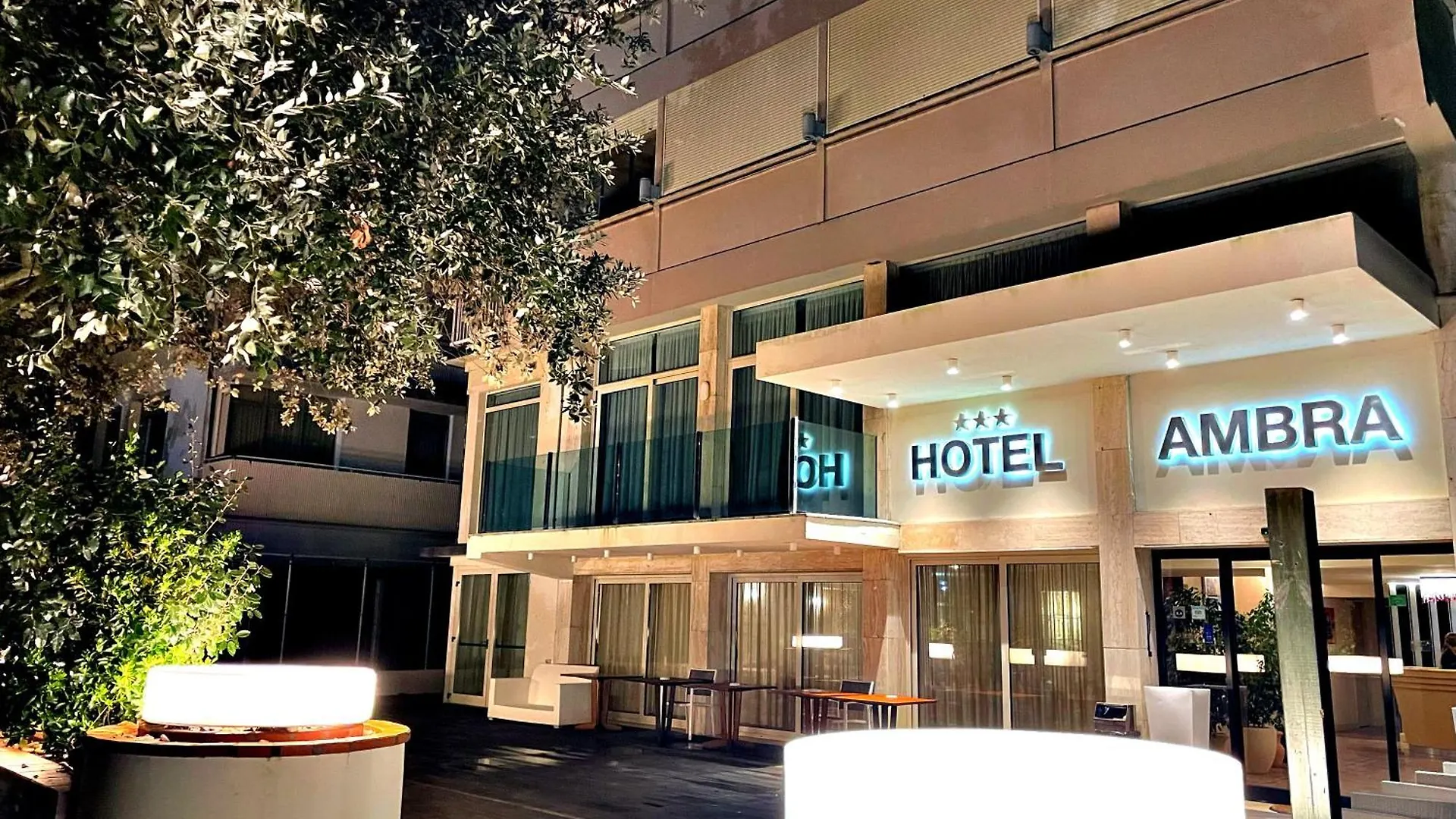 Hotel Ambra - Fronte Mare - Vicinissimi Al Centro Milano Marittima