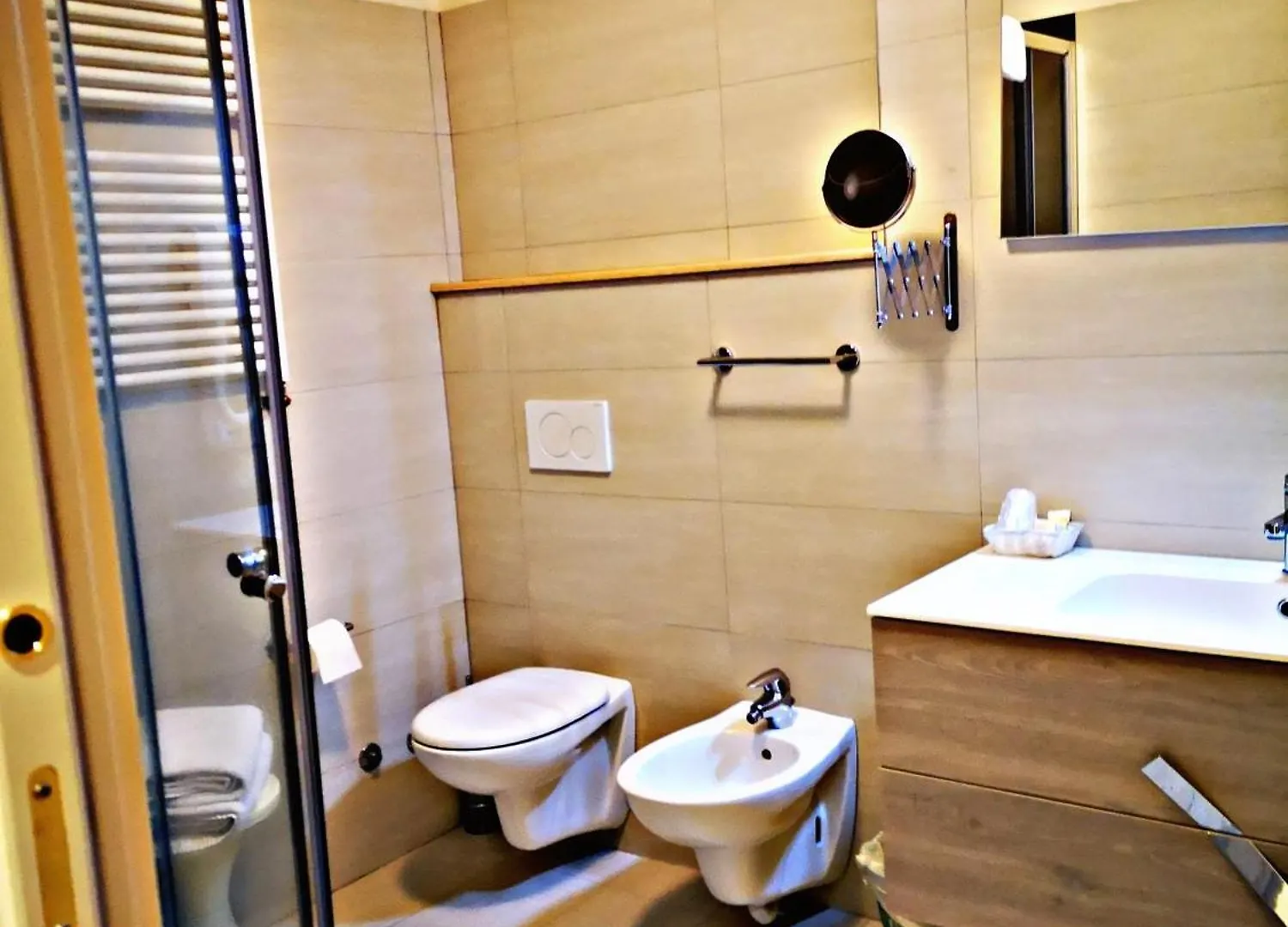 Hotel Ambra - Fronte Mare - Vicinissimi Al Centro Milano Marittima 3*,  Italien