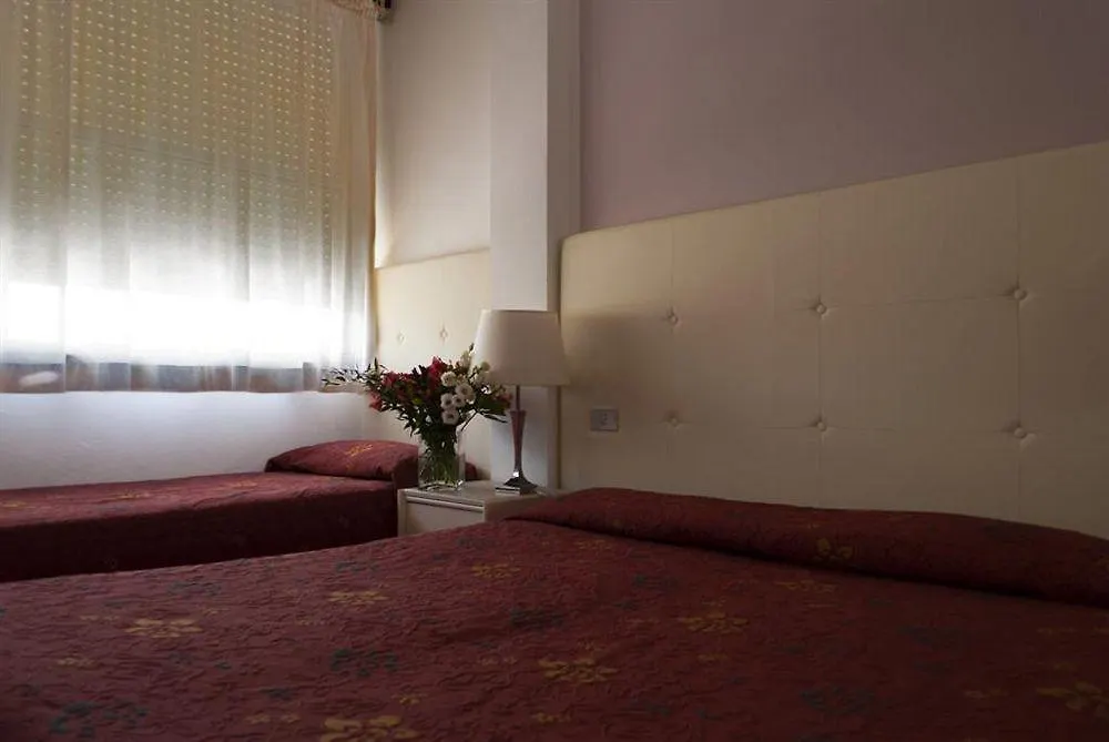 Hotel Ambra - Fronte Mare - Vicinissimi Al Centro Milano Marittima 3*,  Italien