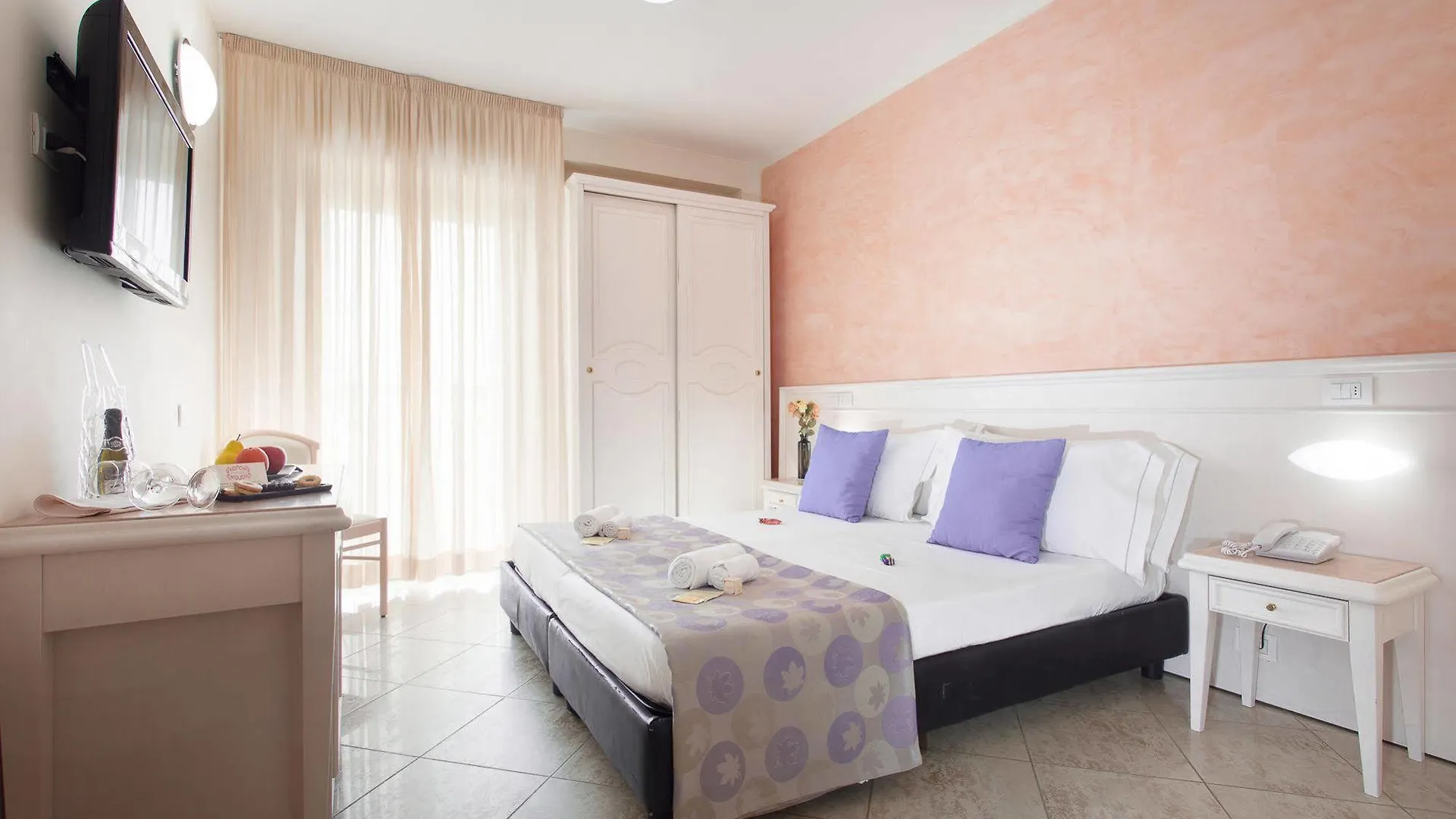 Hotel Ambra - Fronte Mare - Vicinissimi Al Centro Milano Marittima 3*,